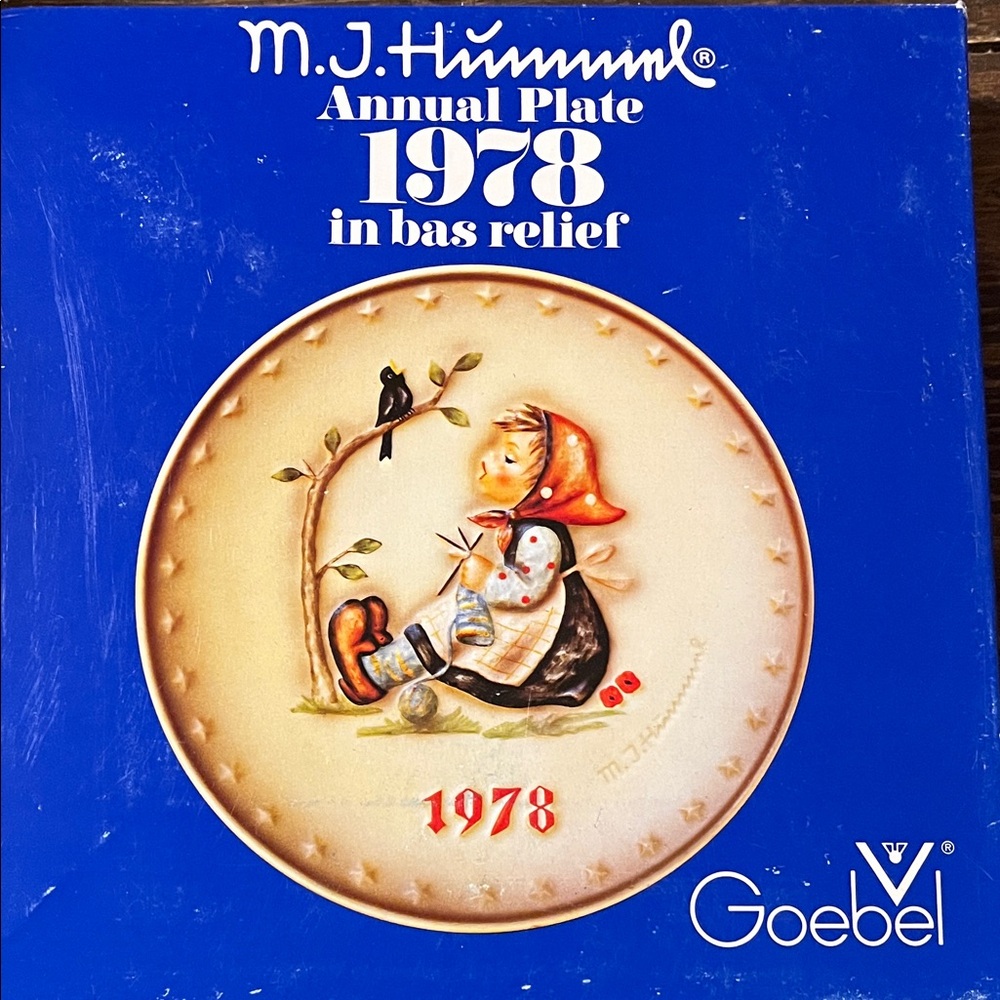 Goebel M.J. Hummel 1978 Annual Plate - Blue and Cream Design